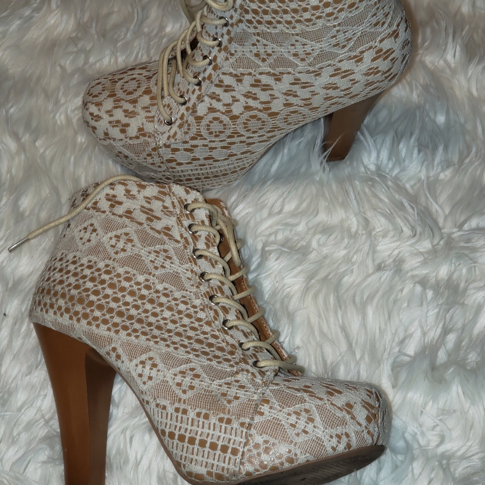 Lace Booties - Picture 2 of 3
